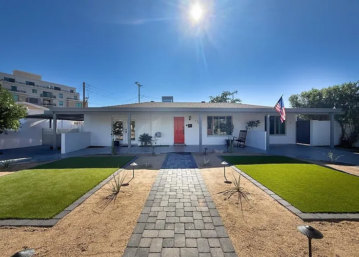 Old Town Comfort - Walkable - Renovated - Firepit Holiday home *