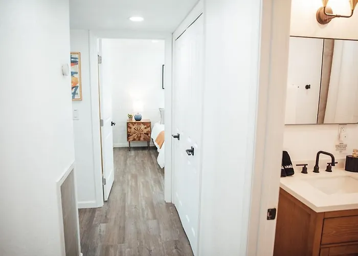 Old Town Comfort - Walkable - Renovated - Firepit Holiday home *