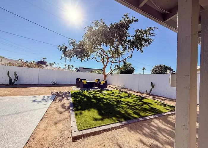 Old Town Comfort - Walkable - Renovated - Firepit Holiday home *