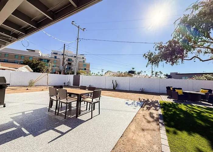 Old Town Comfort - Walkable - Renovated - Firepit *